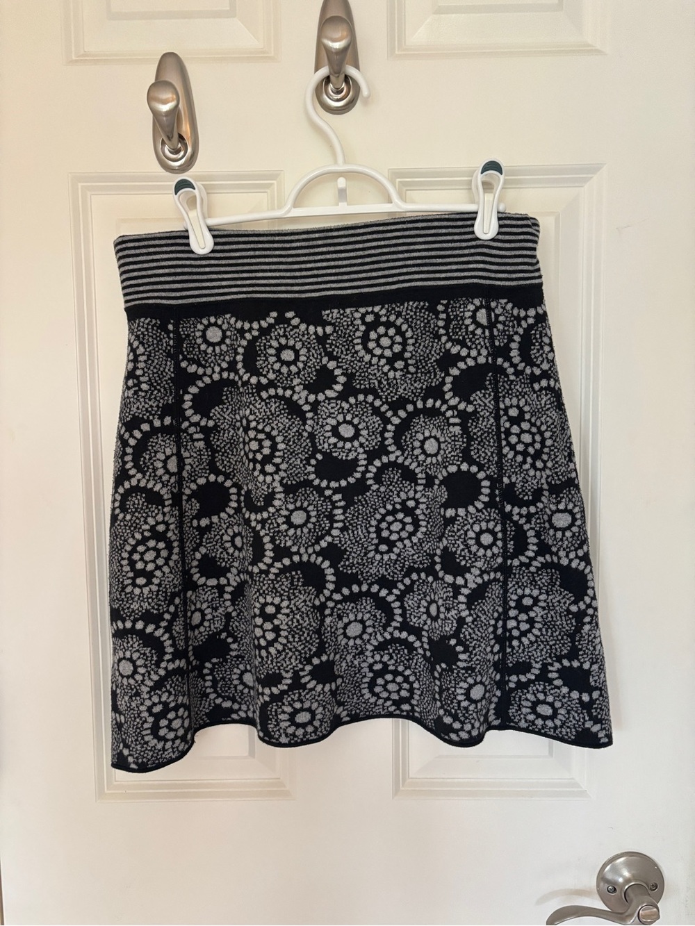 Title Nine Knit Skirt in black and grey size M, EUC